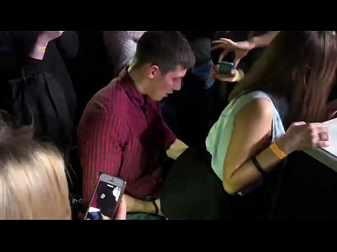 ❤️ Vera sekso en rusa noktoklubo. 18-jara rusa knabino en la anuso kaj vagino fikis en noktoklubo Faka video  ĉe eo.mypornpics.ru ☑